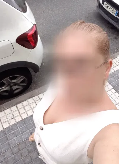 Clara, 38