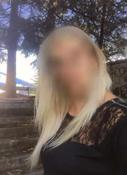Nicoline, 32