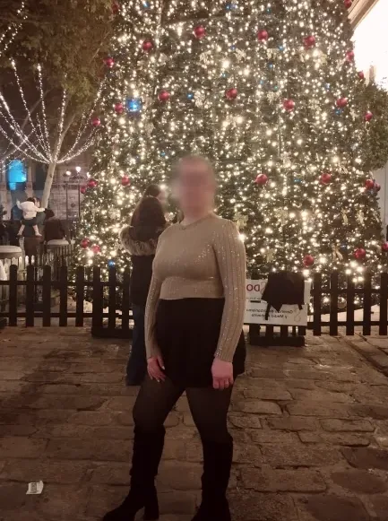 Signe, 23