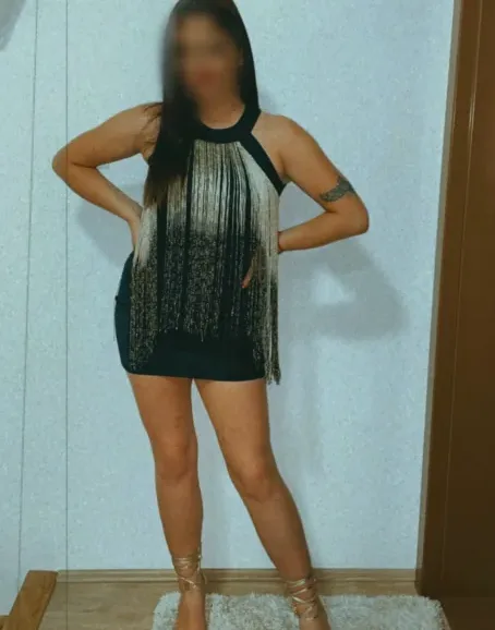 Simone, 32
