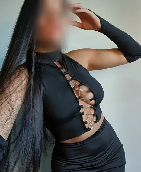 Zeynep, 22